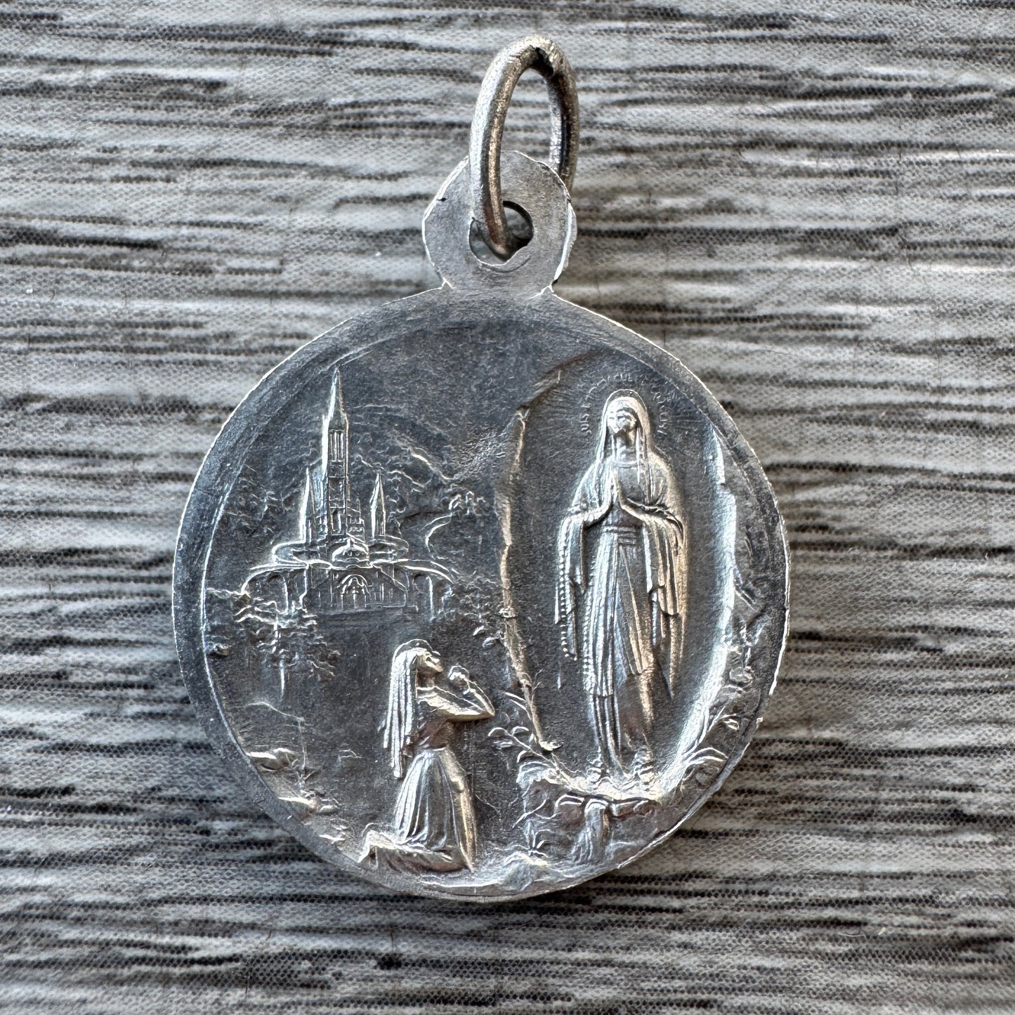 Médaille religieuse ancienne « Sainte Bernadette »
