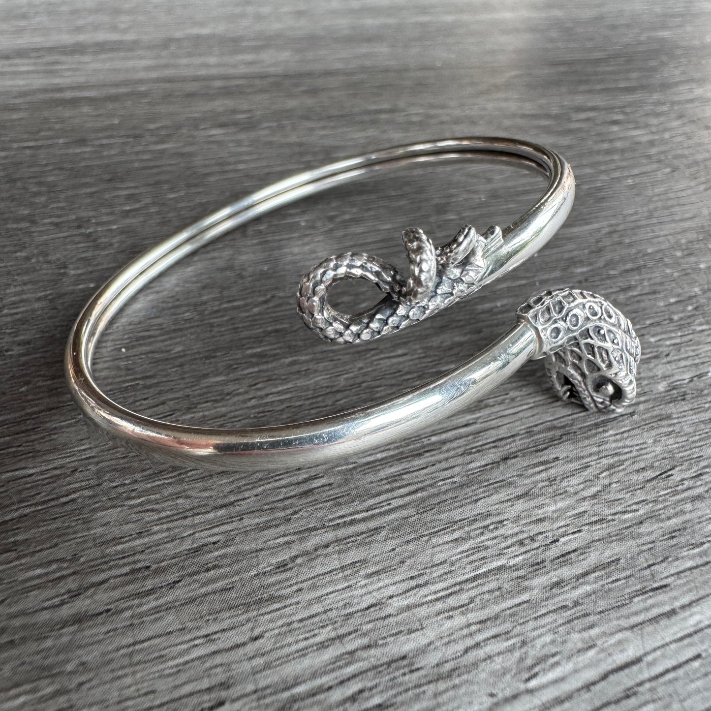 Bracelet en argent « décor serpent »