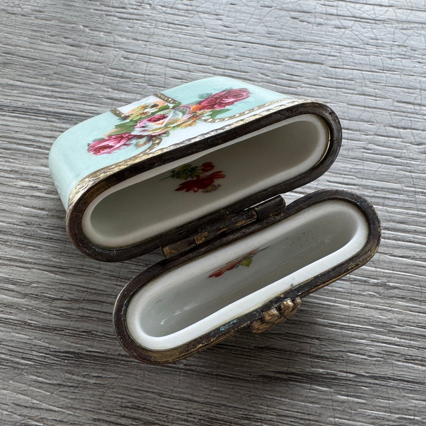 Boîte à Pilules ou Mini Coffret en Porcelaine Peinte à la Main - Décor Floral et Dorures