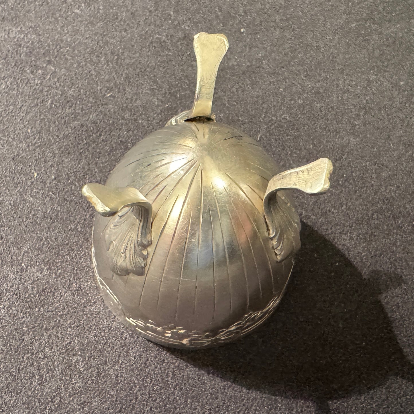 Coquetier tripode ancien en Argent Minerve