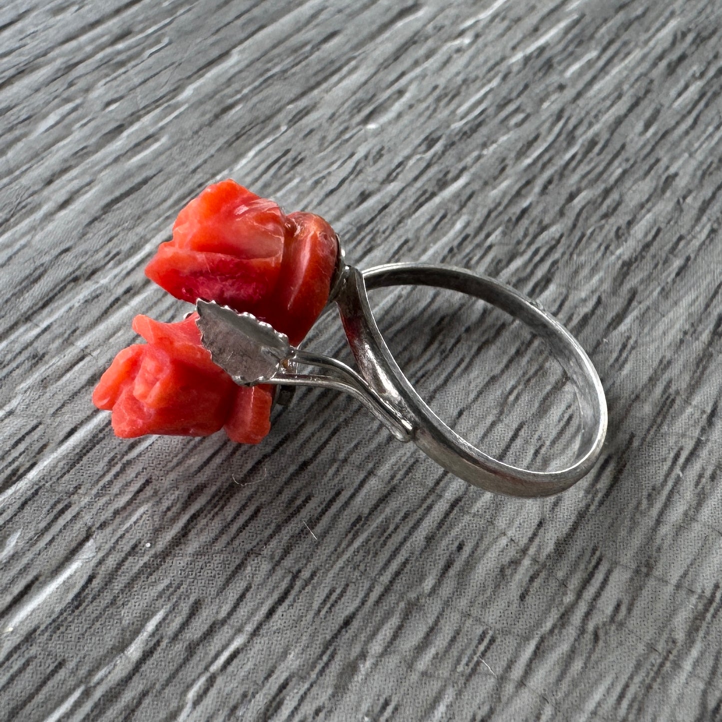 Bague ancienne en Argent et Corail Sculpté - Travail artisanal