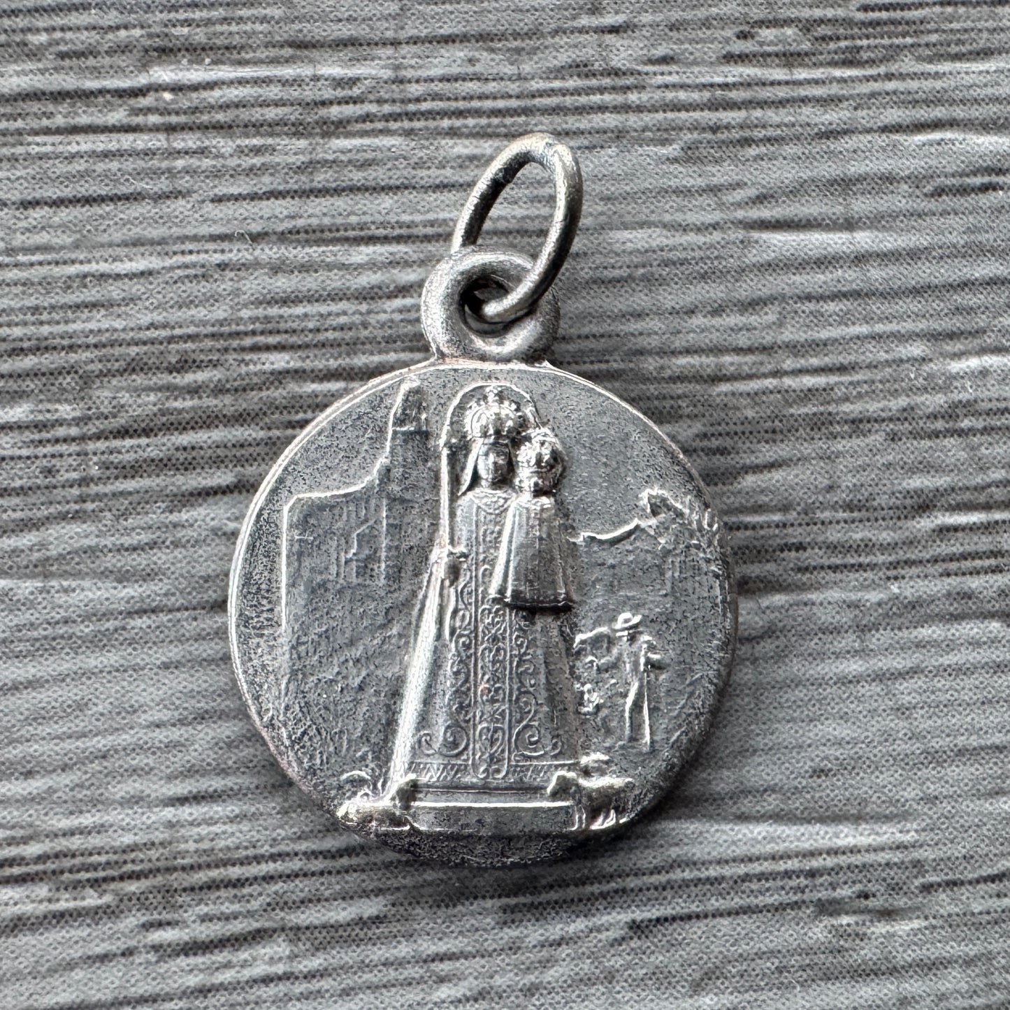 Médaille religieuse ancienne « Vierge Noire »