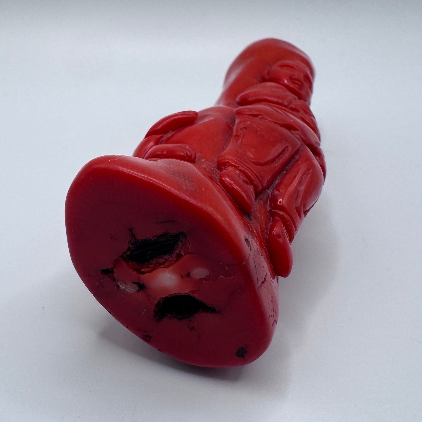 Sculpture chinoise ancienne en corail rouge « l’enfant et son chien »