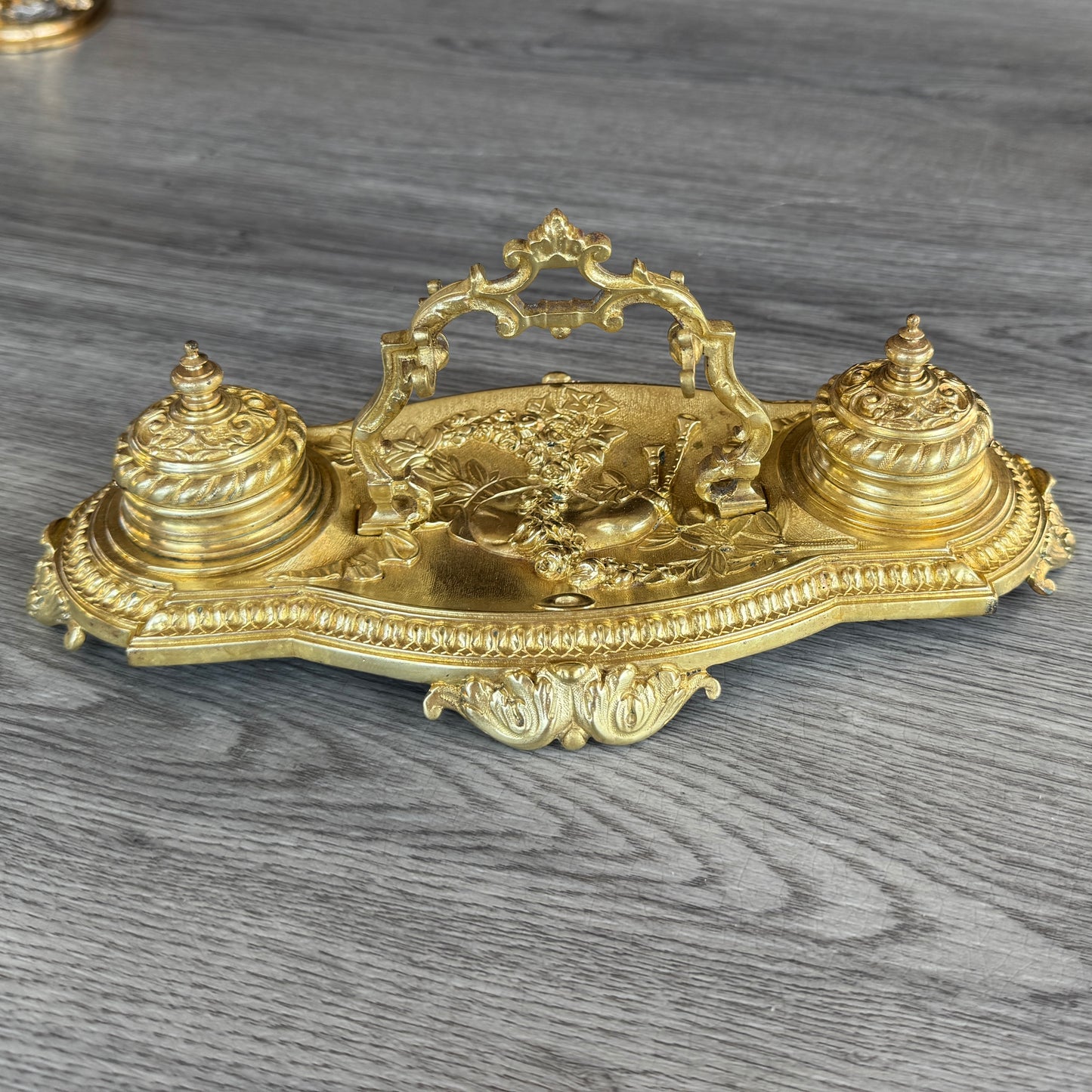 Sculpture en bronze - Encrier XIXe - « décor corne muse »