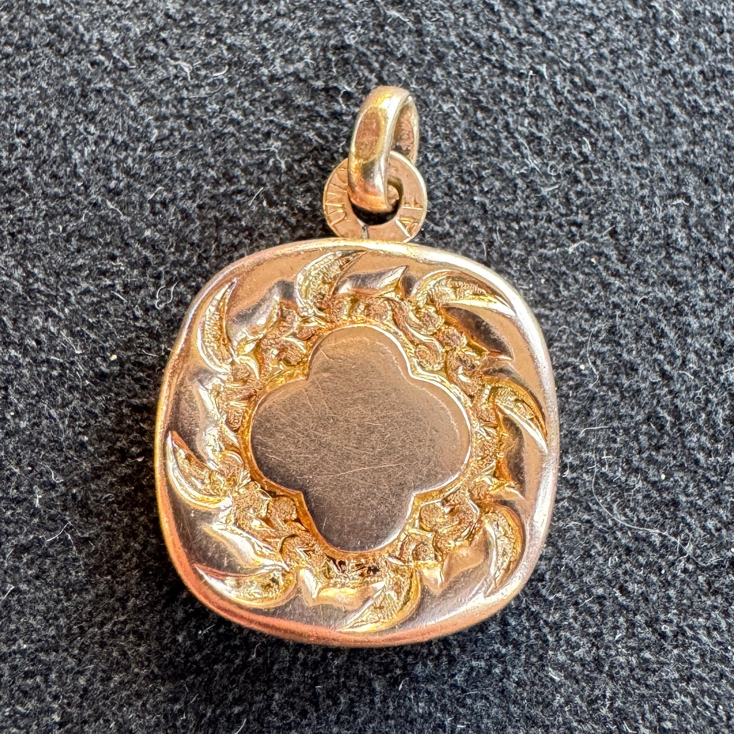Pendentif ancien en plaqué or vers 1900