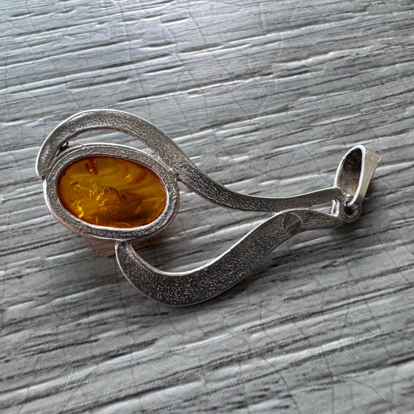 Pendentif vintage en argent massif et ambre naturel