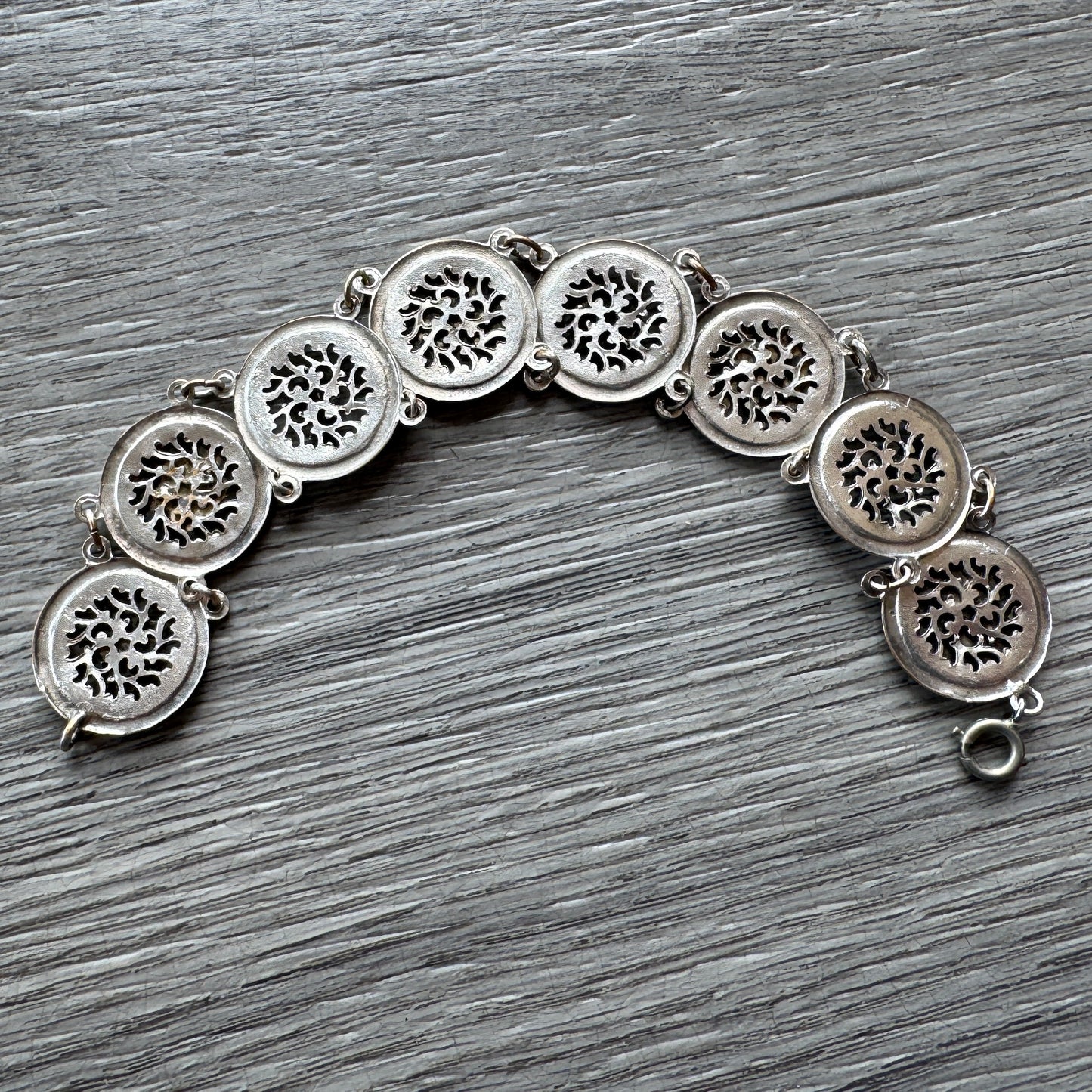 Bracelet ancien Souvenir de Bretagne « armoiries de Bretagne - Sainte Anne » métal argenté emaillé