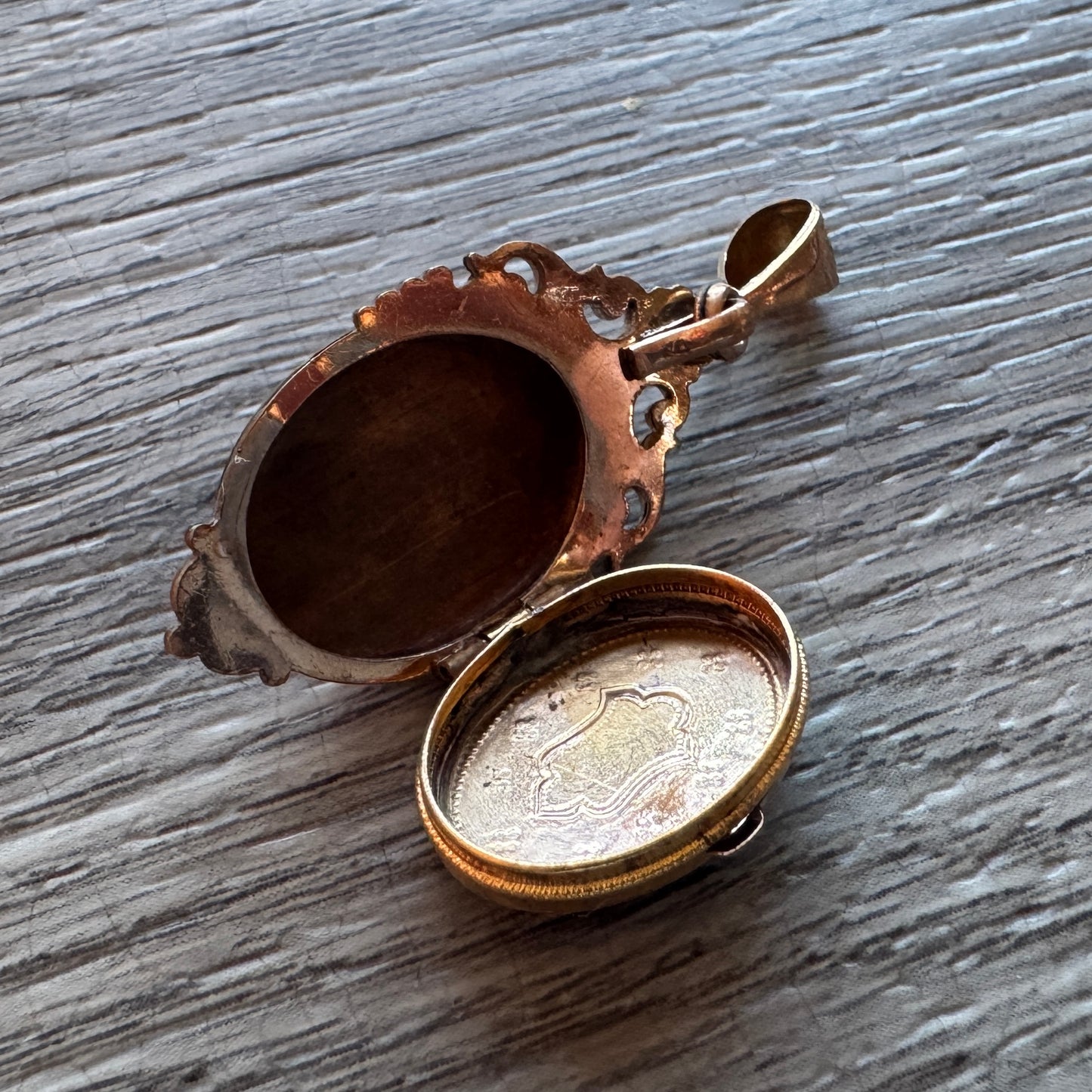 Pendentif ancien porte photo ou relique - plaqué or