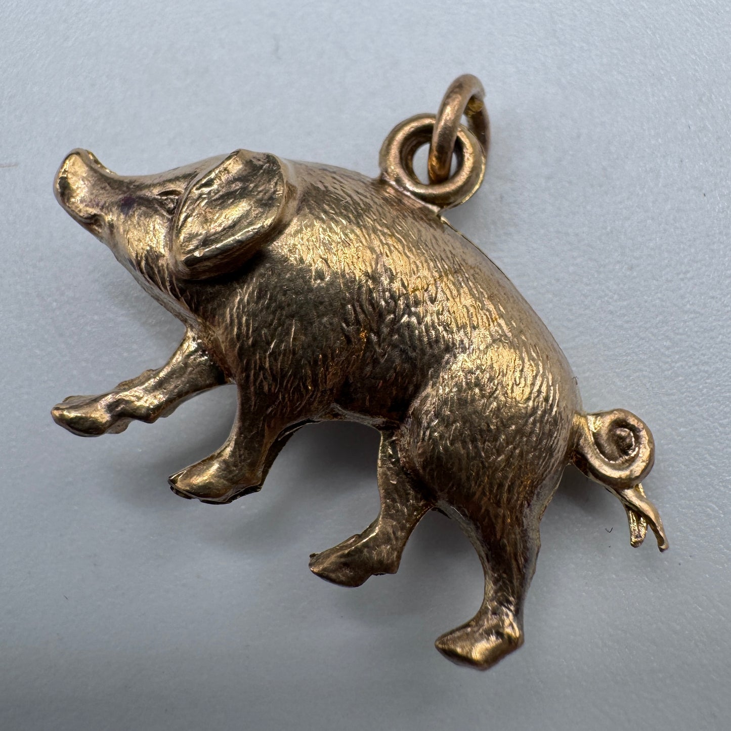 Pendentif ancien en plaqué or - « cochon »