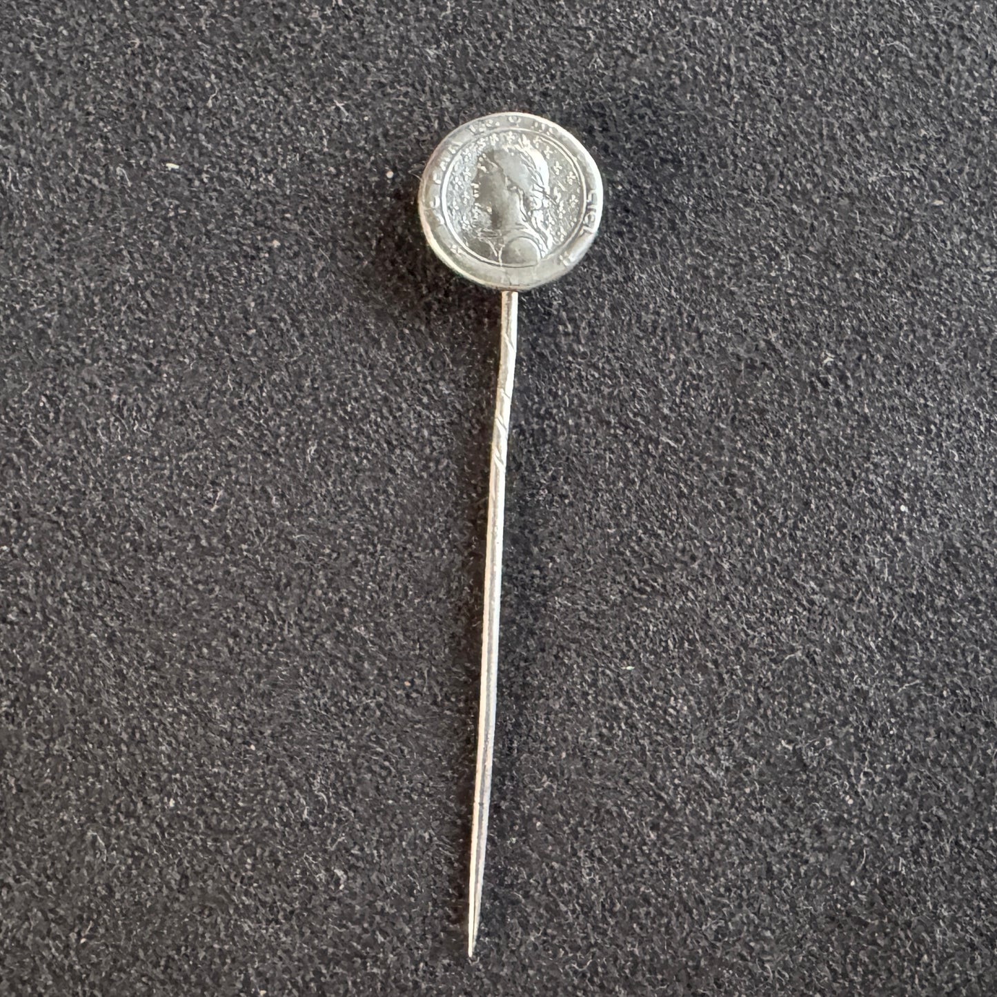 Épingle à cravate ancienne en argent « Jeanne D’arc »