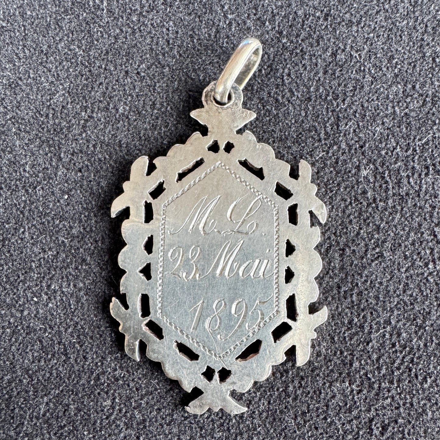 Médaille religieuse ancienne en argent et vermeil « calice »