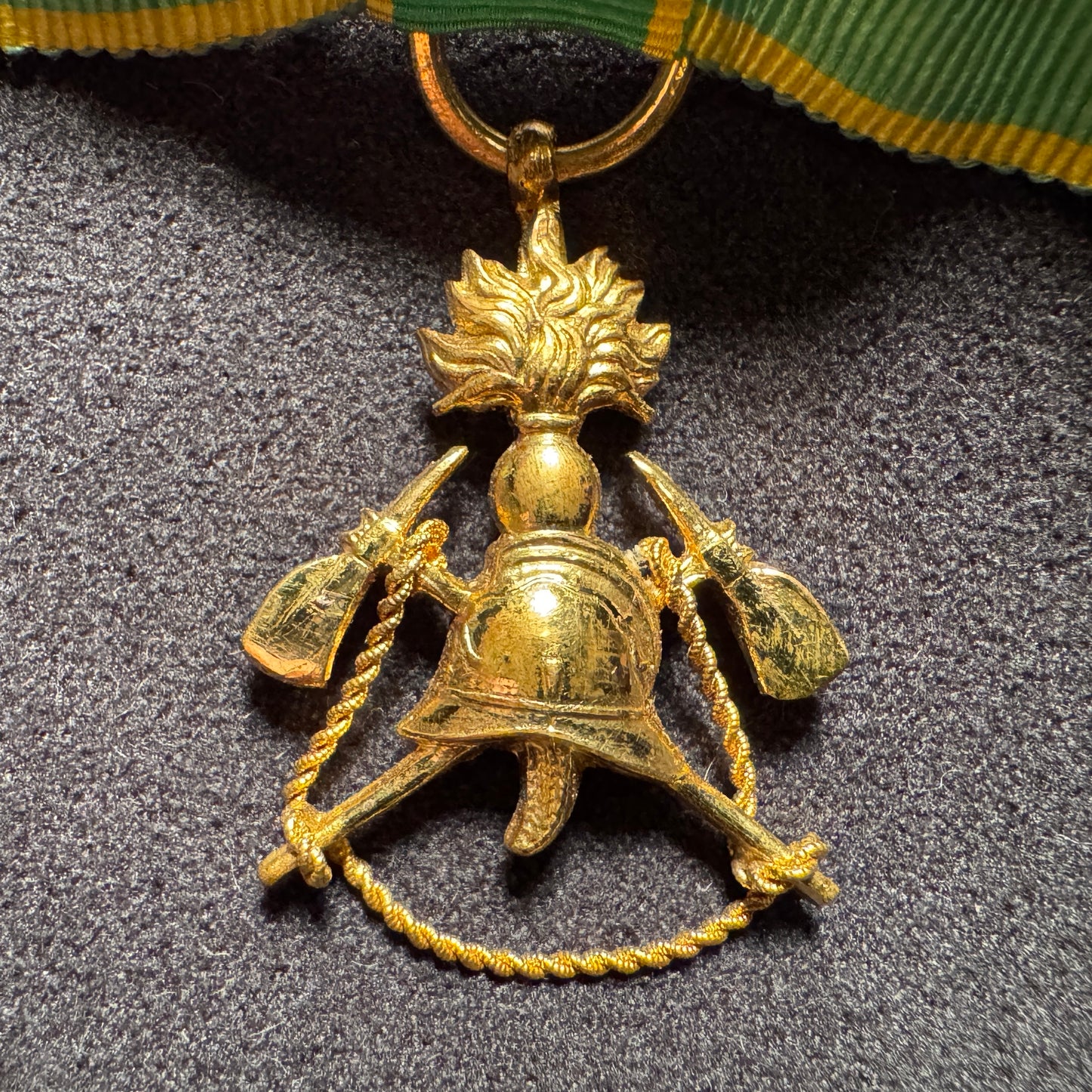 Médaille militaire ancienne « Sapeur pompier de Saint PIAT »
