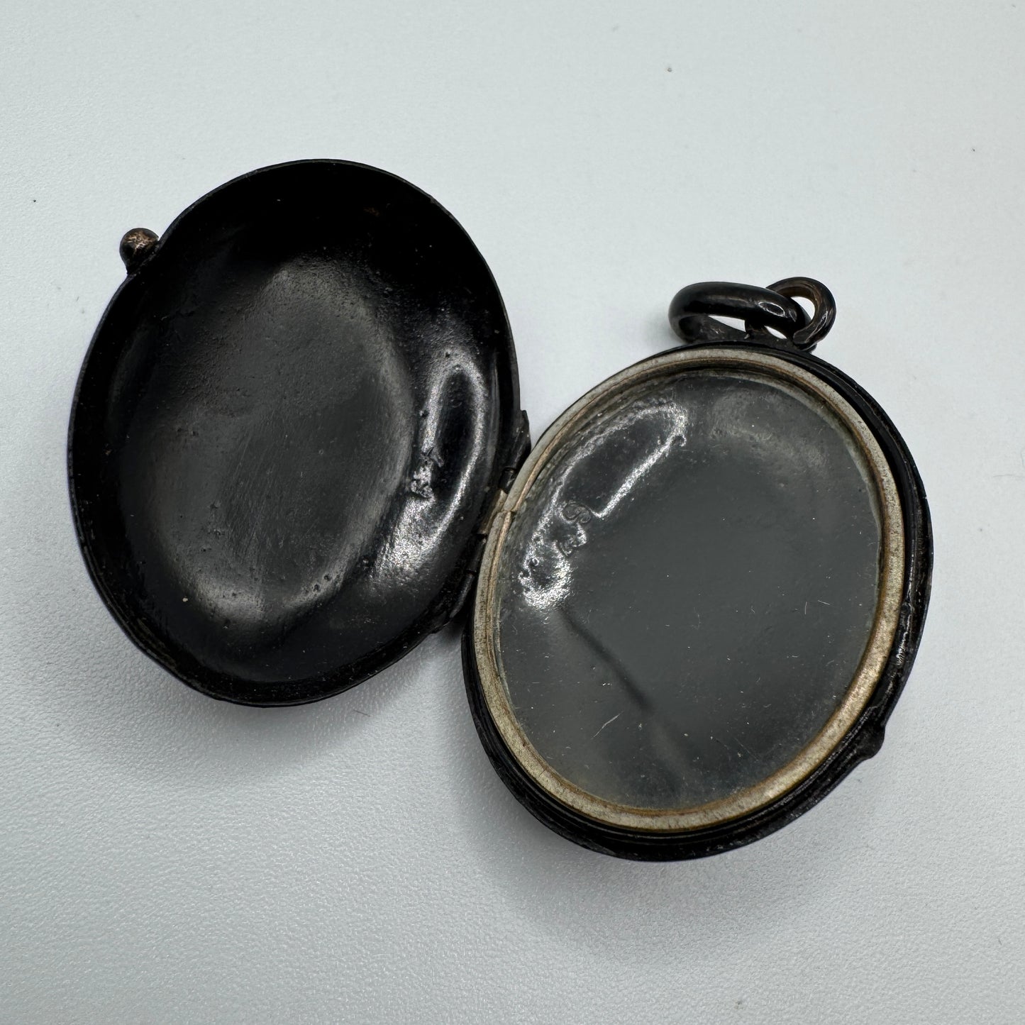 Pendentif ancien porte photo ou relique Napoléon III