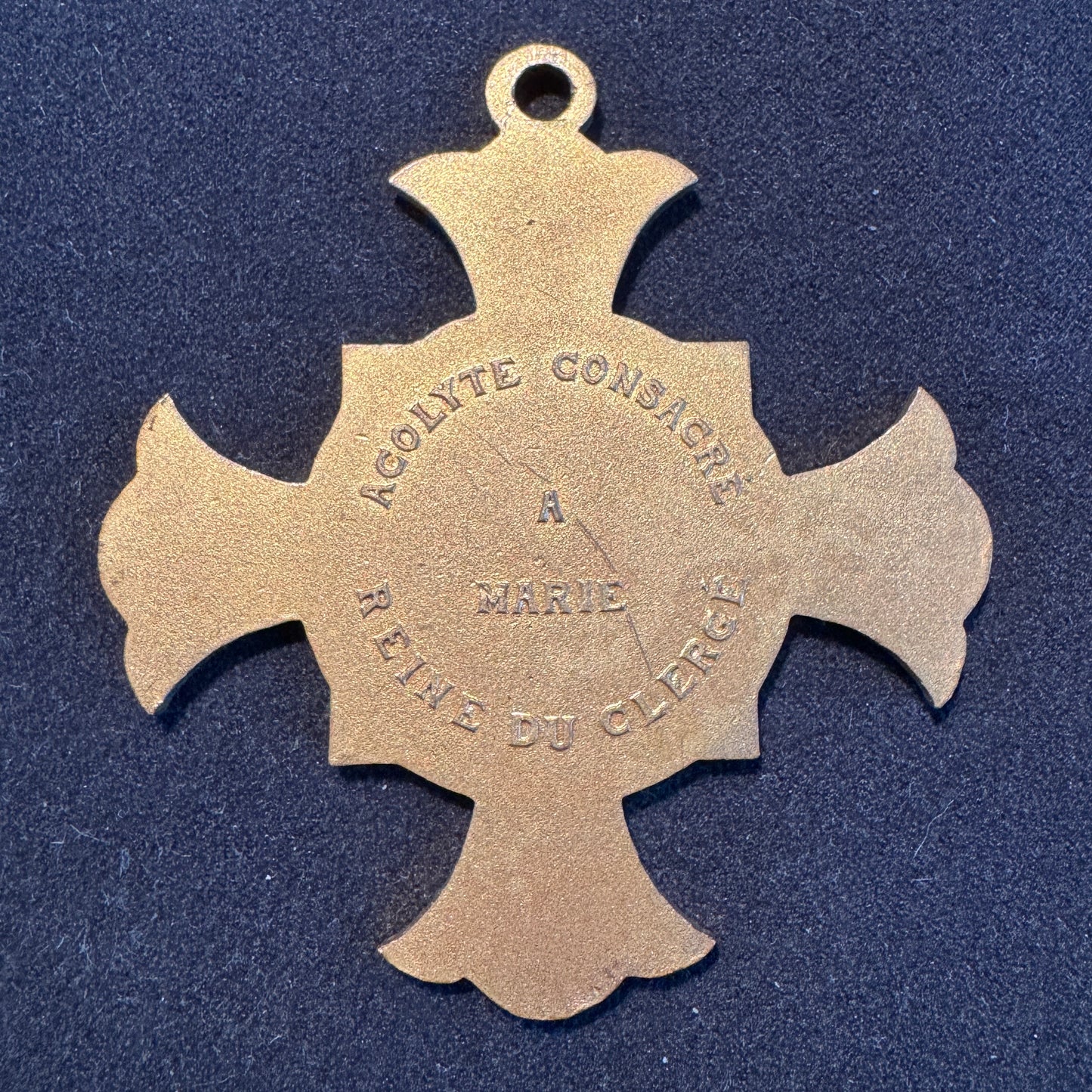 Médaille religieuse ancienne bronze émaillé « Reine du clergé priez pour nous »