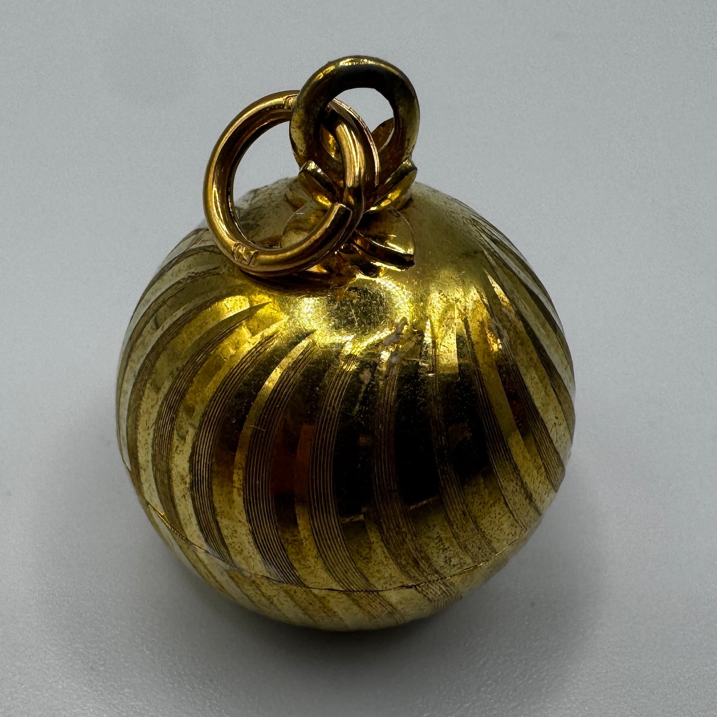 Montre mécanique ancienne pendentif boule PALLAS ORMO