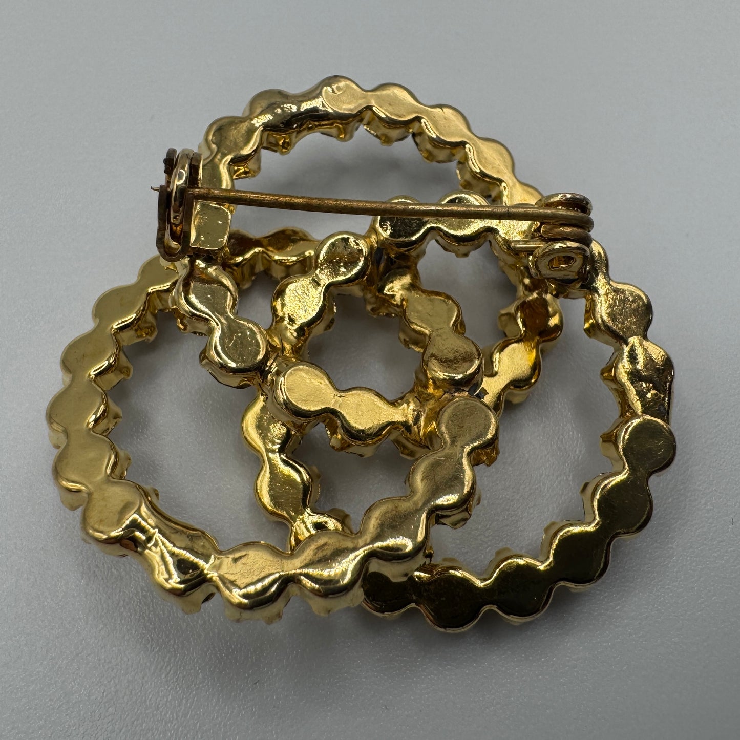 Broche ancienne Vintage - métal doré et verroterie