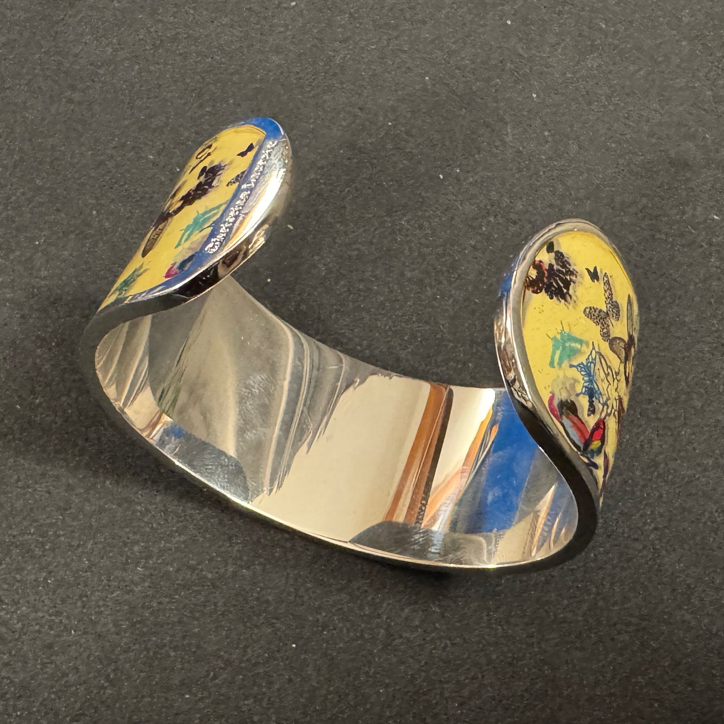 Bracelet créateur CHRISTIAN LACROIX motif aux papillons - Métal et résine