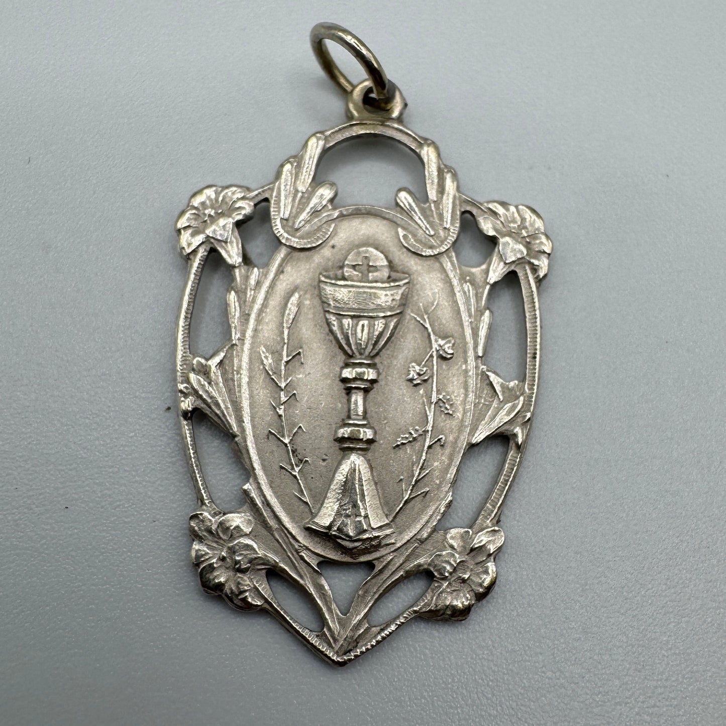 Médaille religieuse ancienne Art Nouveau - « calice »