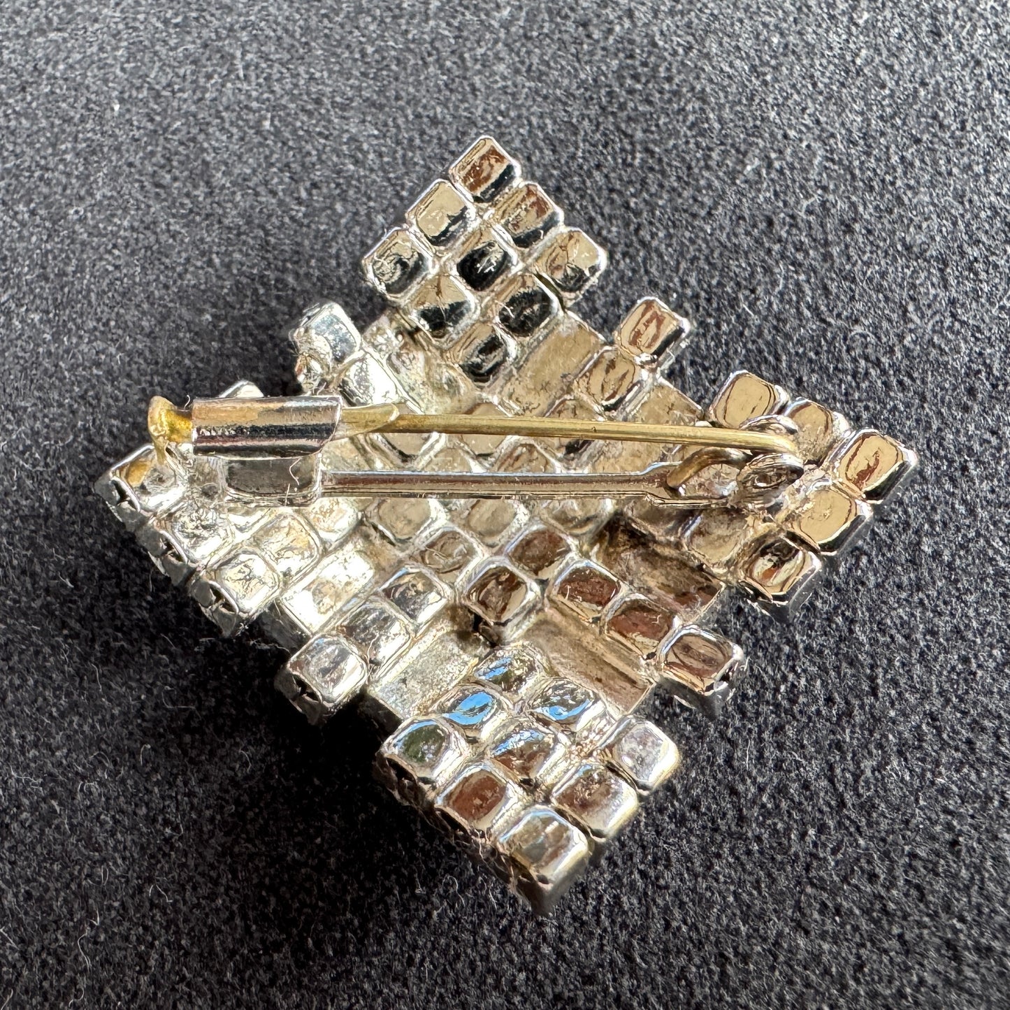 Broche Vintage ancienne en métal argenté et verroterie