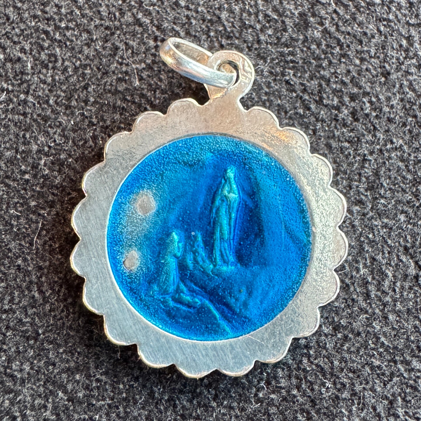 Médaille religieuse ancienne en argent émaillé « Sainte Vierge »