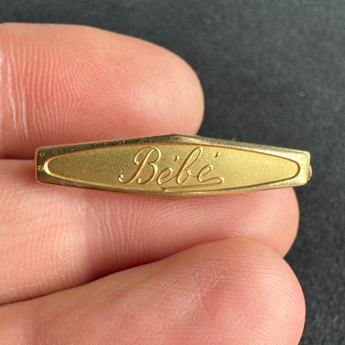 Broche ancienne en plaqué or - « Bébé »