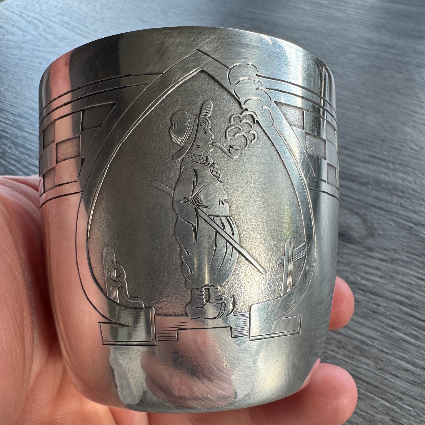Timbales gigognes Art Deco - décors personnages bord de mer