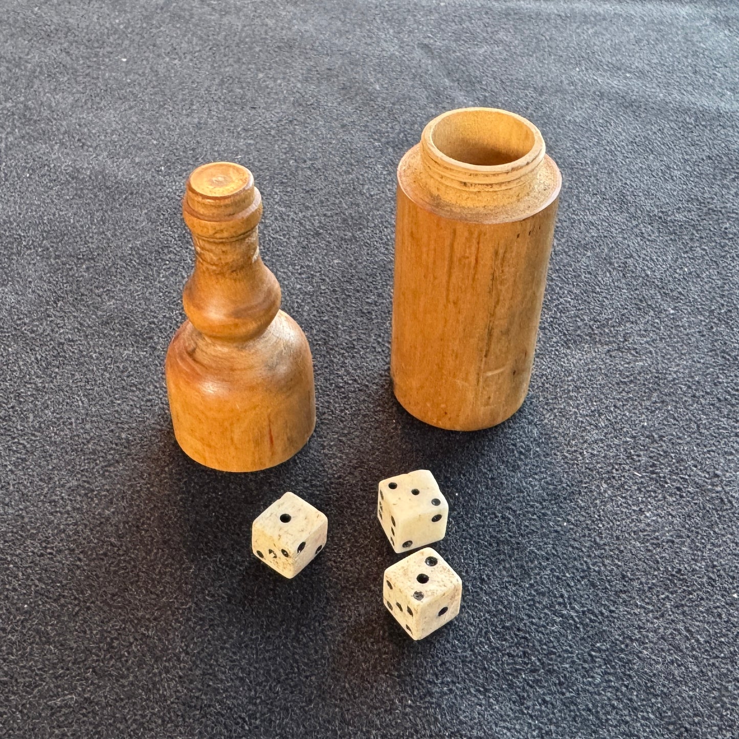 Jeu de dés ancien miniature - boîte bouteille