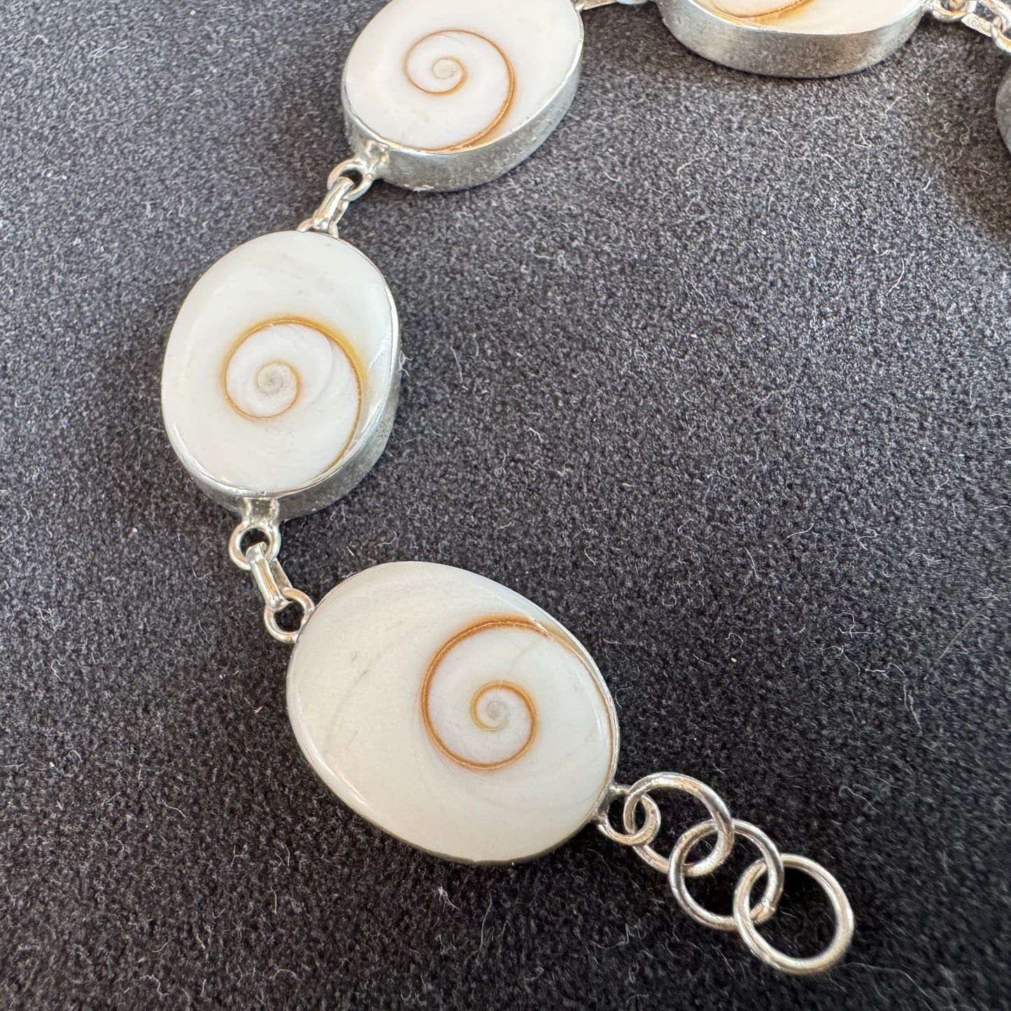 Bracelet en argent 925 et coquillage « œil de Sainte-Lucie »