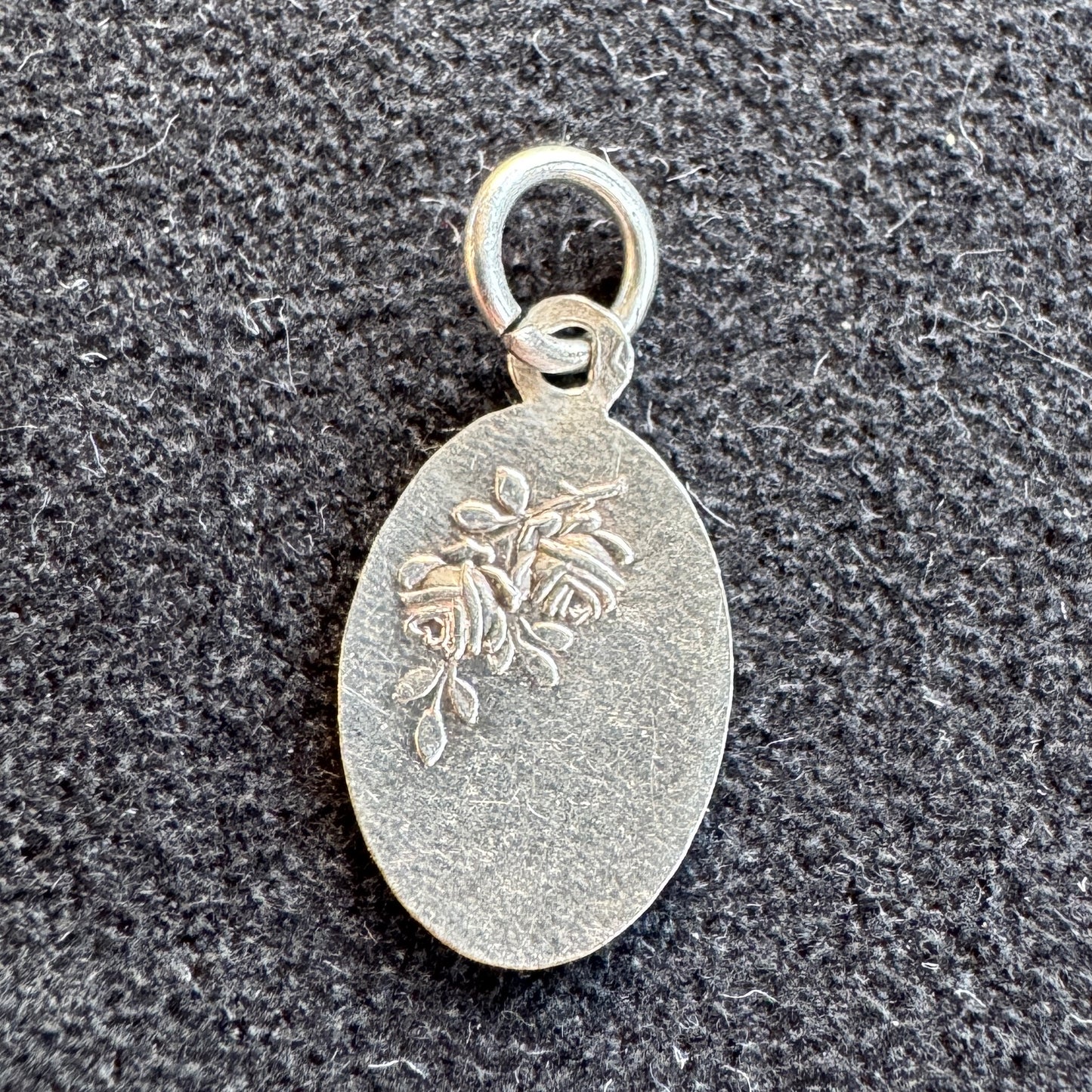 Médaille religieuse ancienne en argent emaillé « Sainte Thérèse »