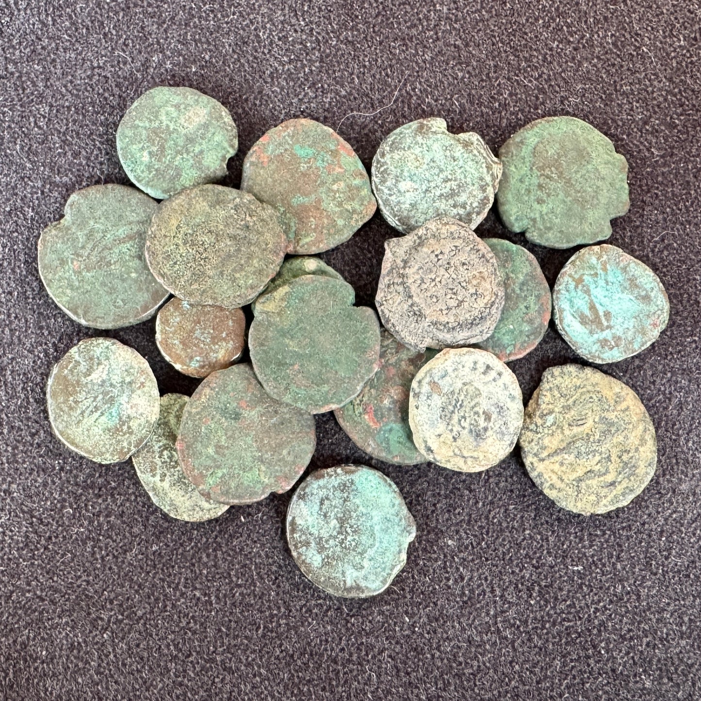 Lot de 19 petites monnaies romaines usées