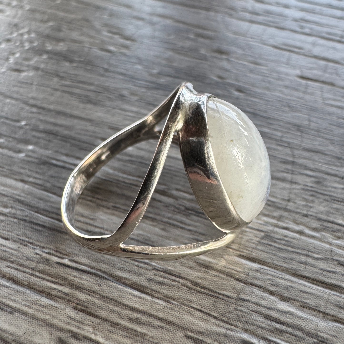 Bague en argent et pierre de Lune