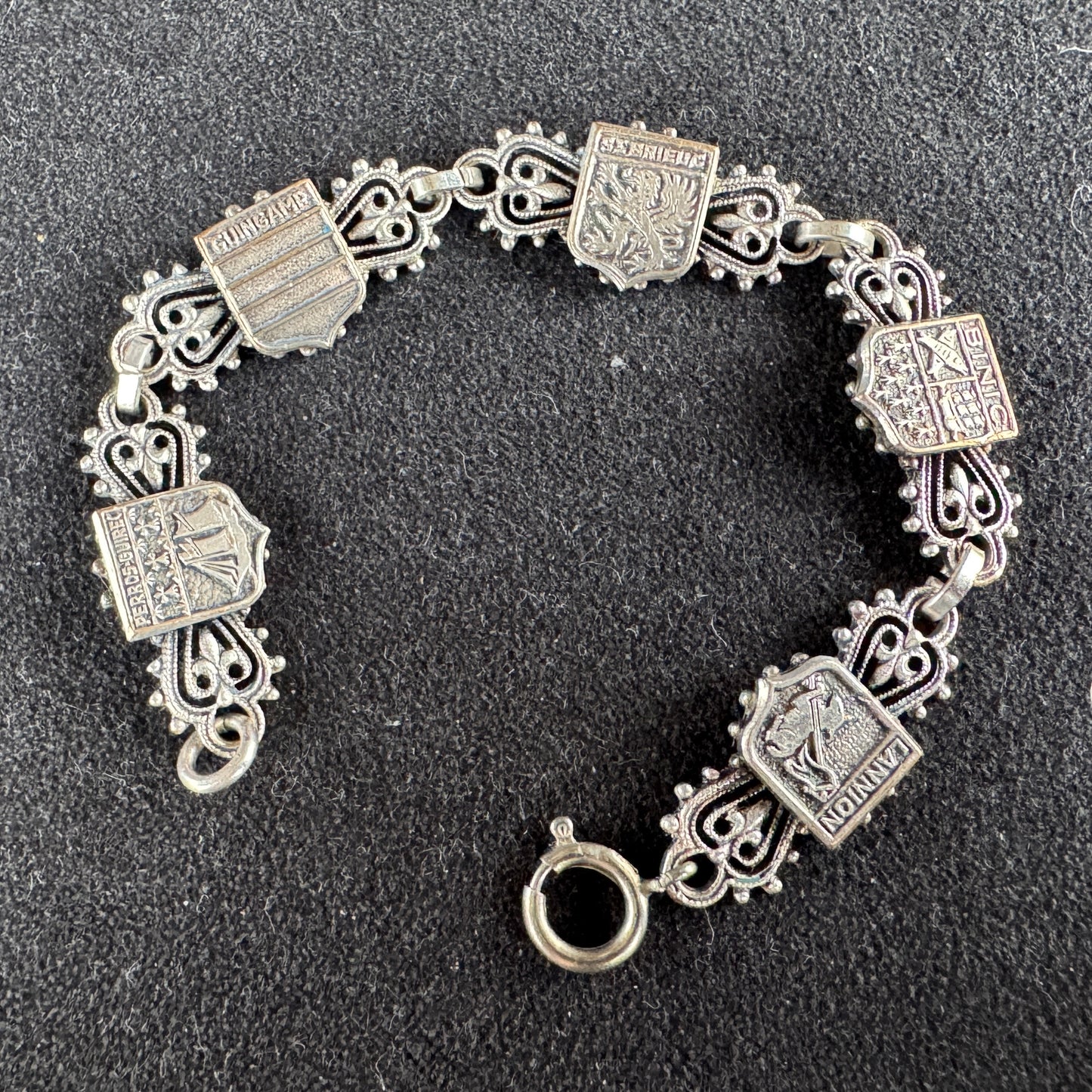 Bracelet ancien Souvenir de Bretagne « Perros Guirec - Guingamp - St Brieuc - Binic - Lannion »