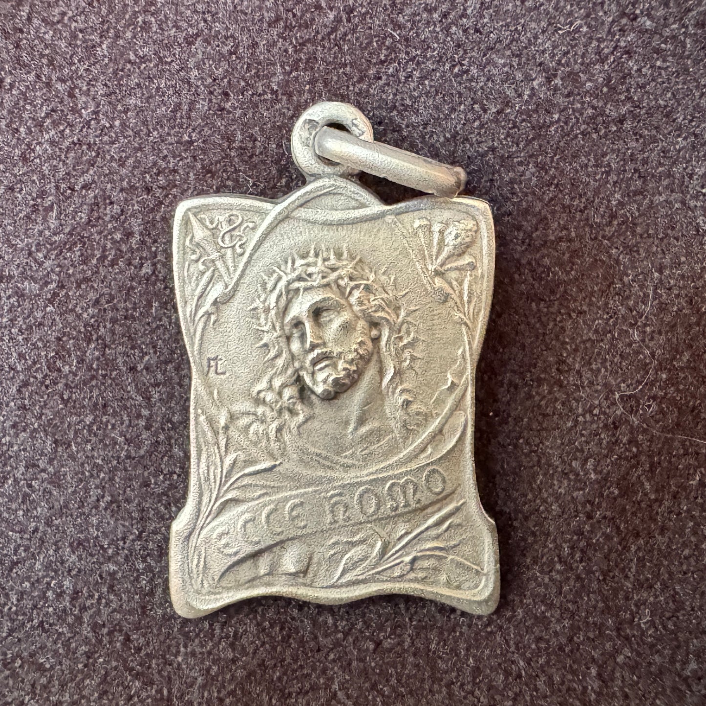 Médaille religieuse ancienne année 1911 en argent « Le Christ »
