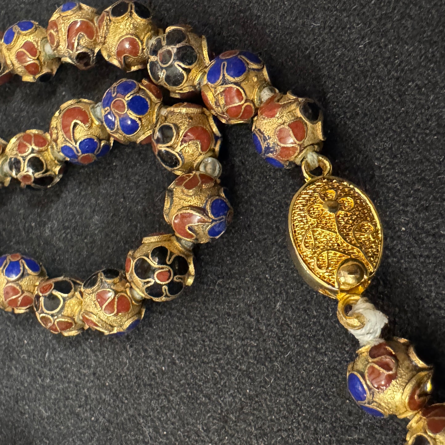 Collier vintage en plaqué or cloisonné
