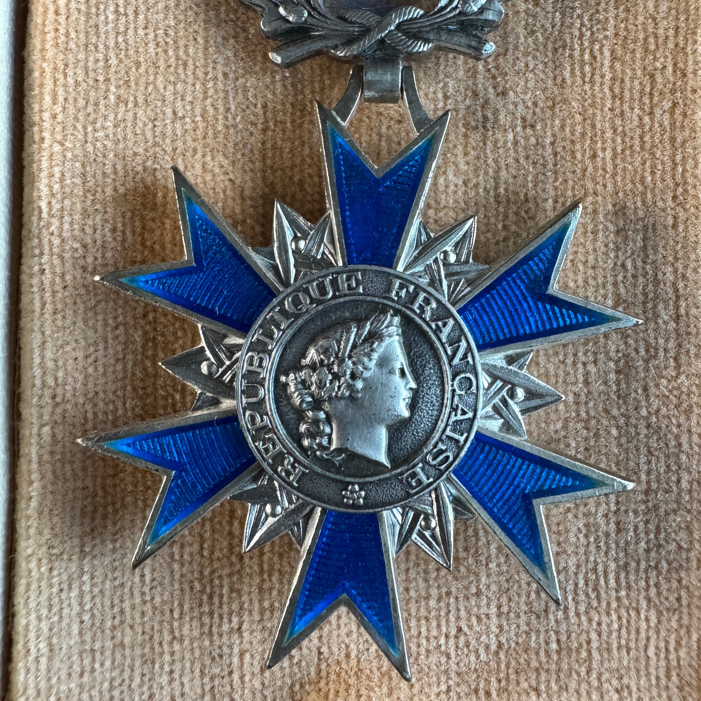 Médaille décoration civile en argent - « croix ordre du mérite »