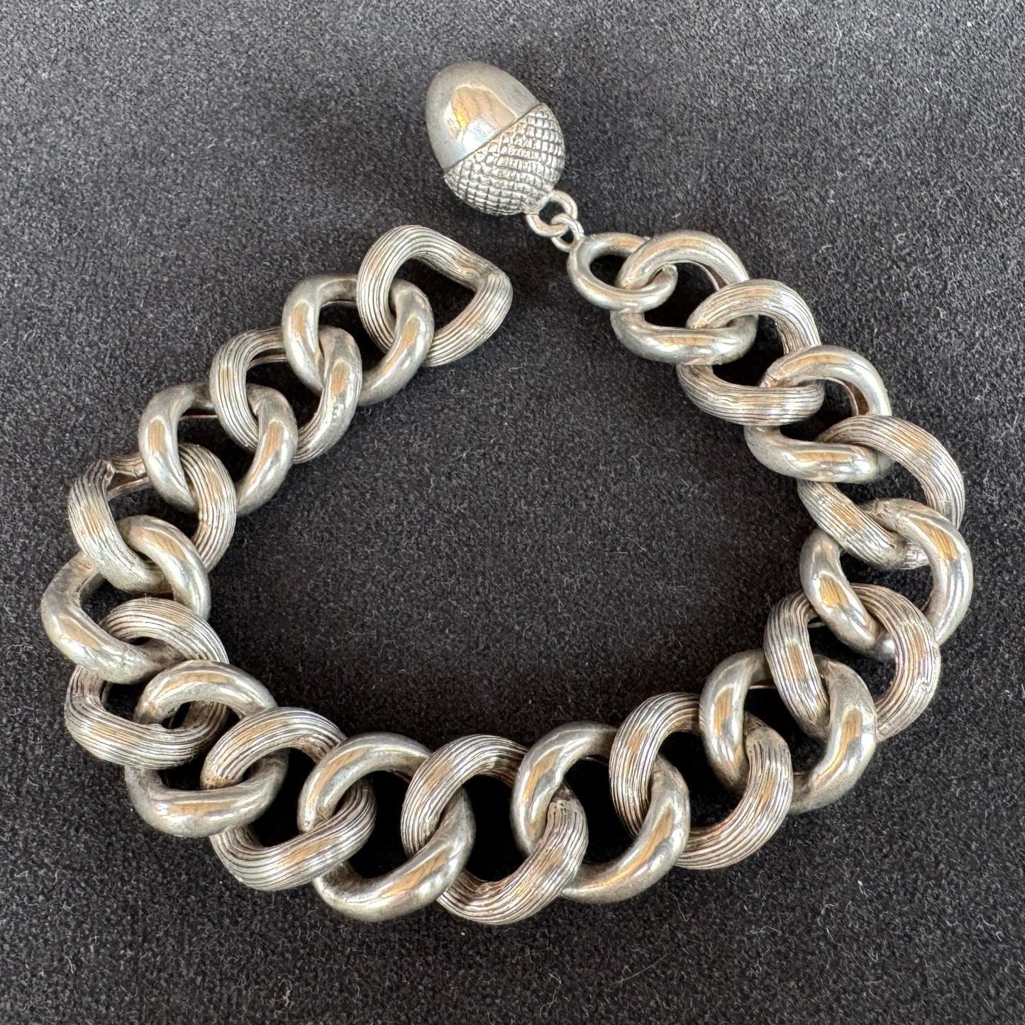 Bracelet ancien en argent à breloque vers 1900