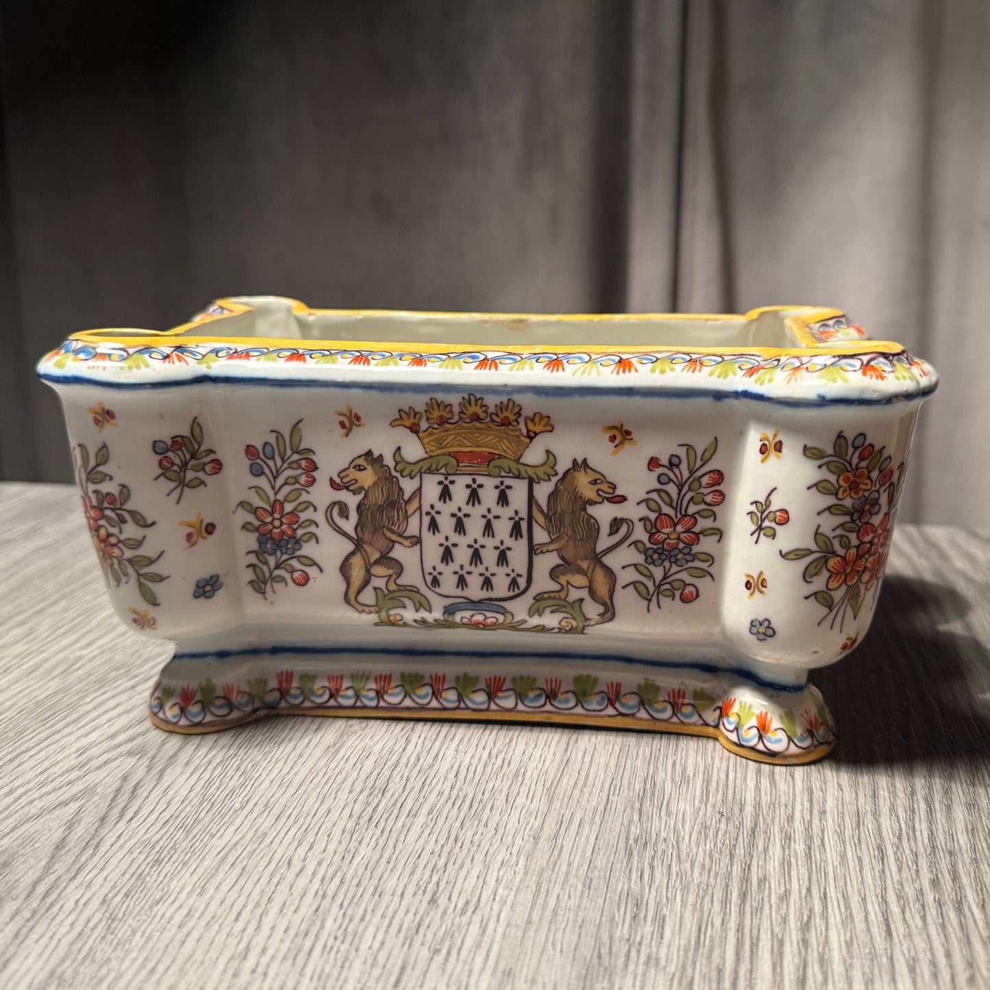 Jardinière de table Bretonne ancienne - « décor aux armes de Bretagne »