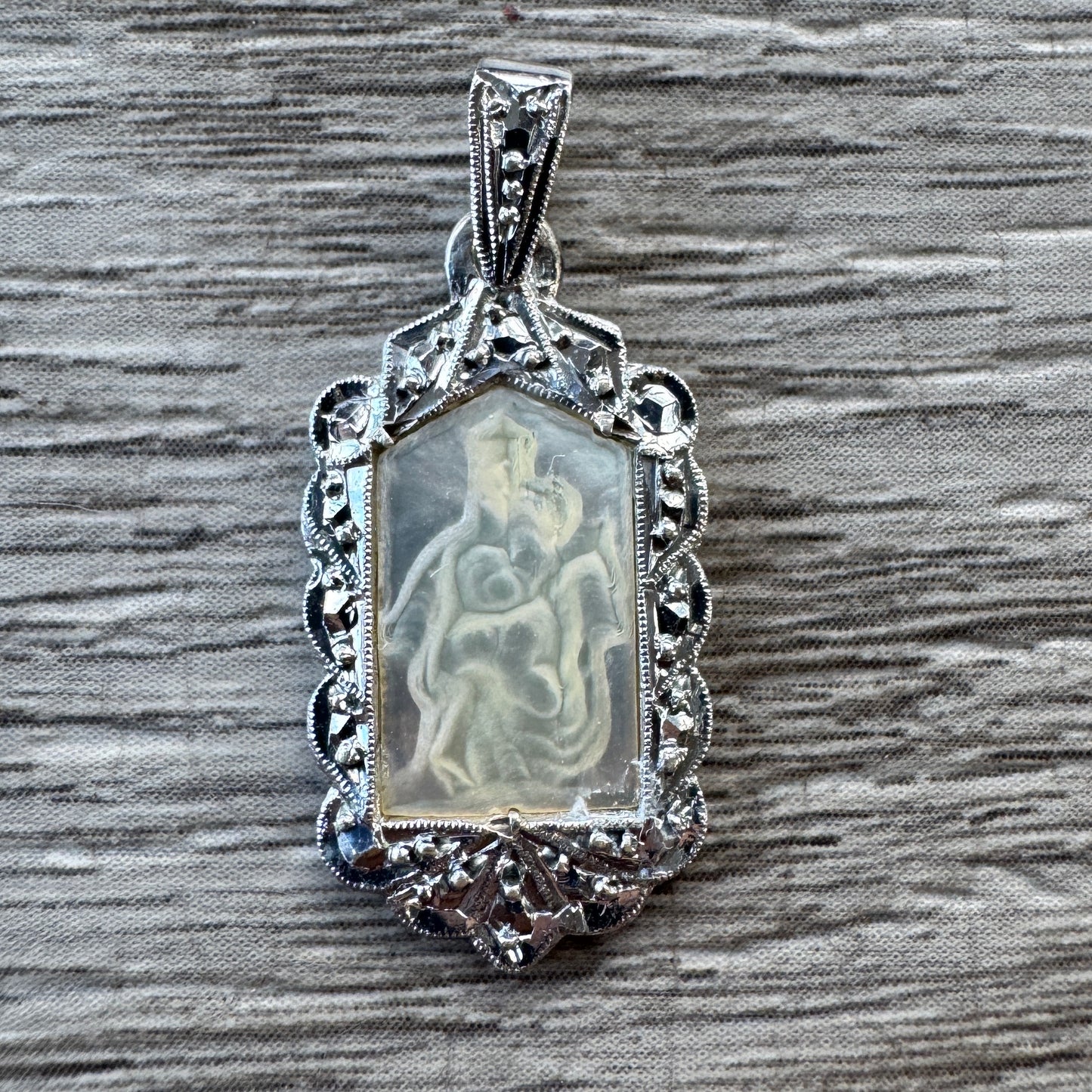 Médaille religieuse ancienne en argent et nacre « Saint Vierge »