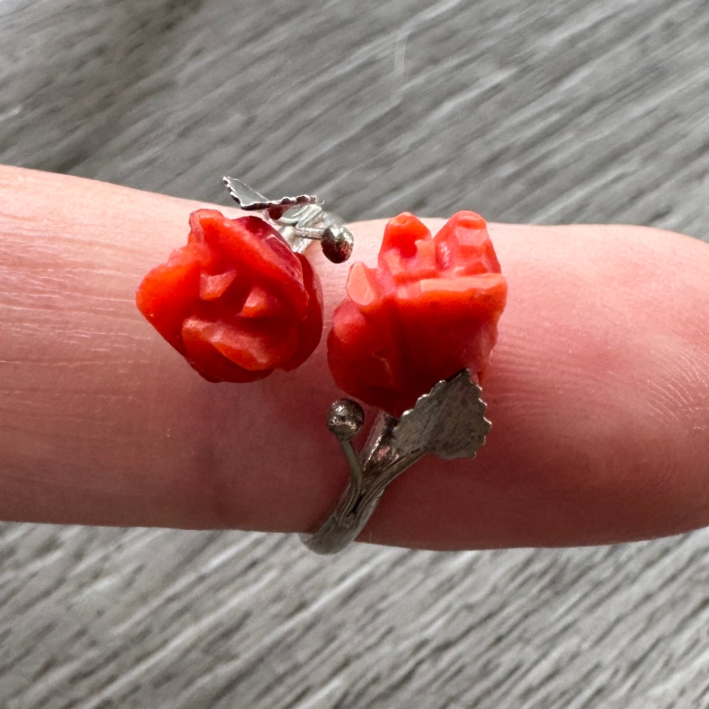 Bague ancienne en Argent et Corail Sculpté - Travail artisanal