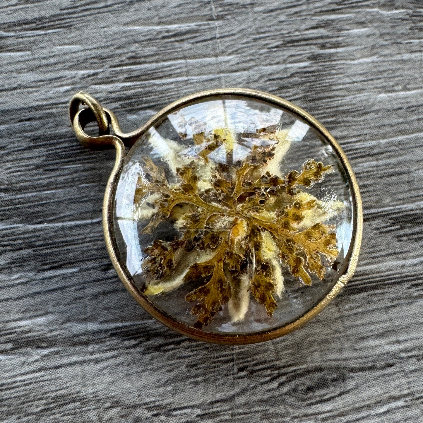 Pendentif ancien « edelweiss » - bronze et verre