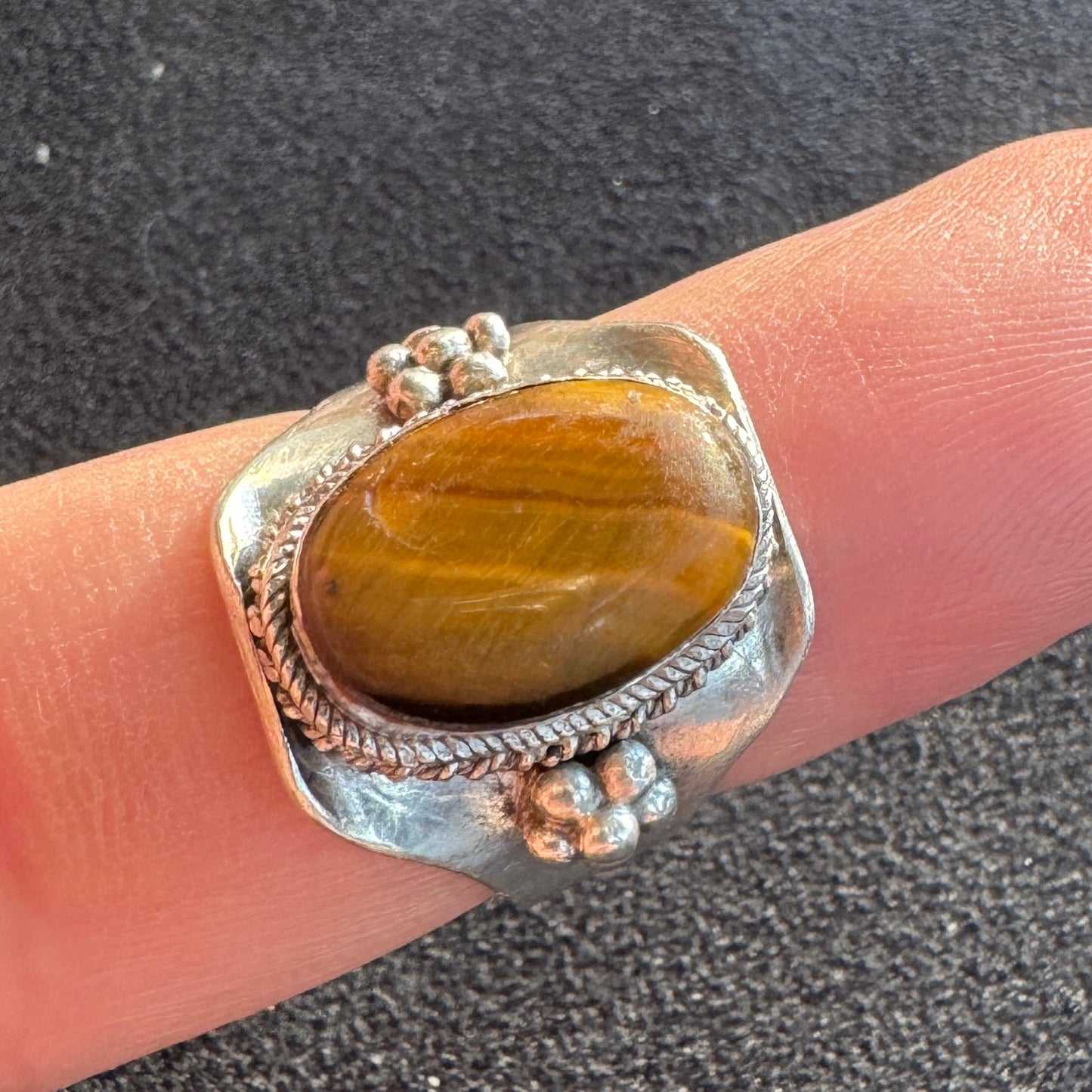 Bague en argent et pierre oeil de tigre