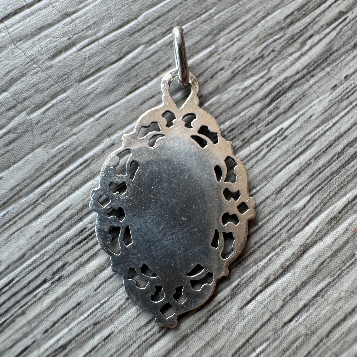 Médaille religieuse ancienne en argent « calice »