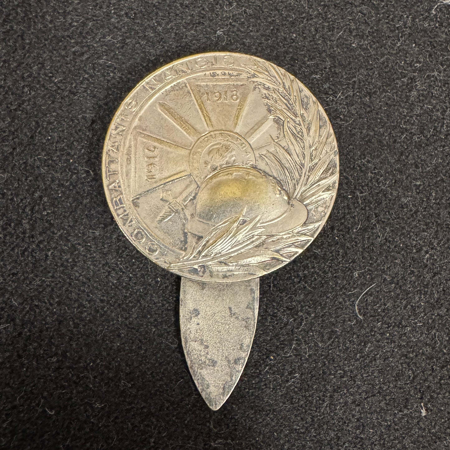Insigne militaire ancien - combattants NANGIS 1914-1918