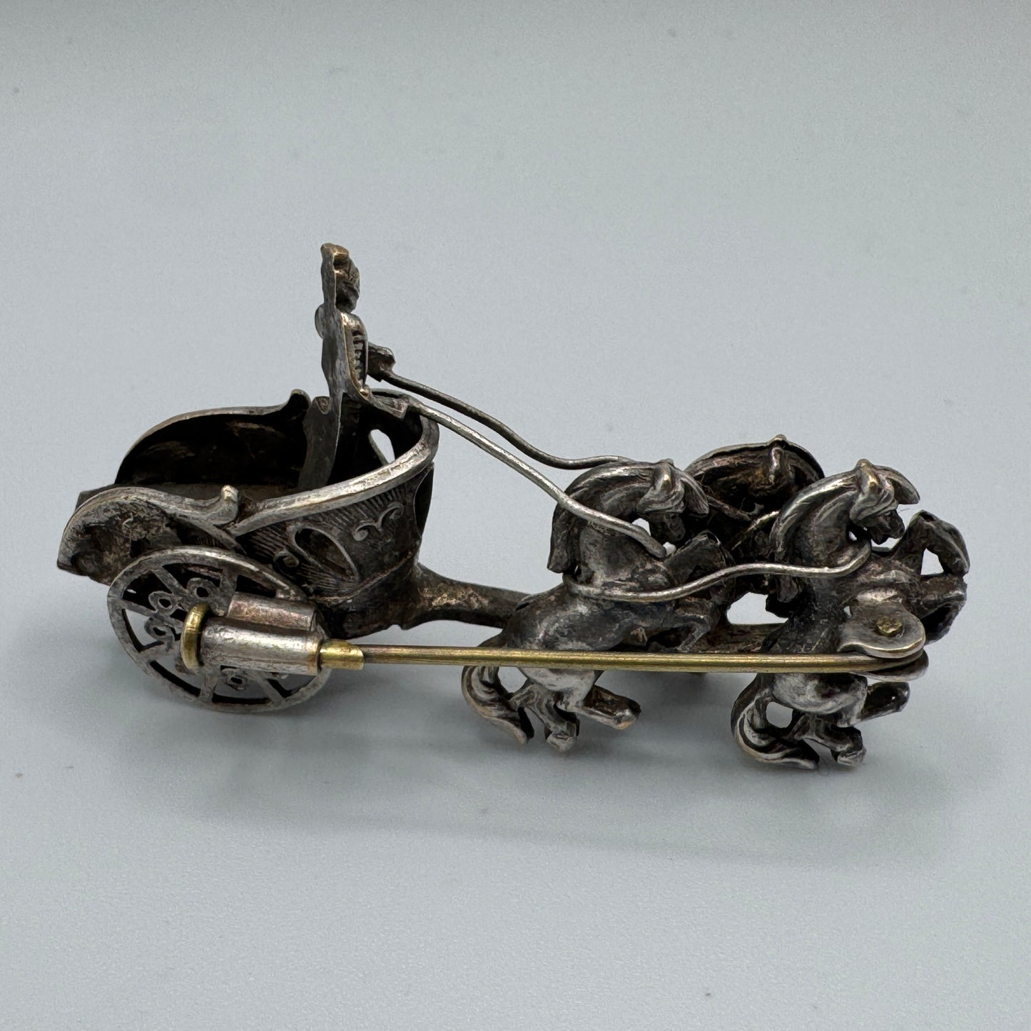 Broche ancienne « char Romain » - métal argenté