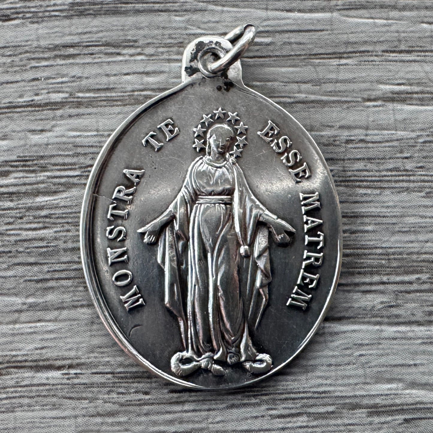 Médaille religieuse ancienne en argent « Monstra Te Esse Matrem »