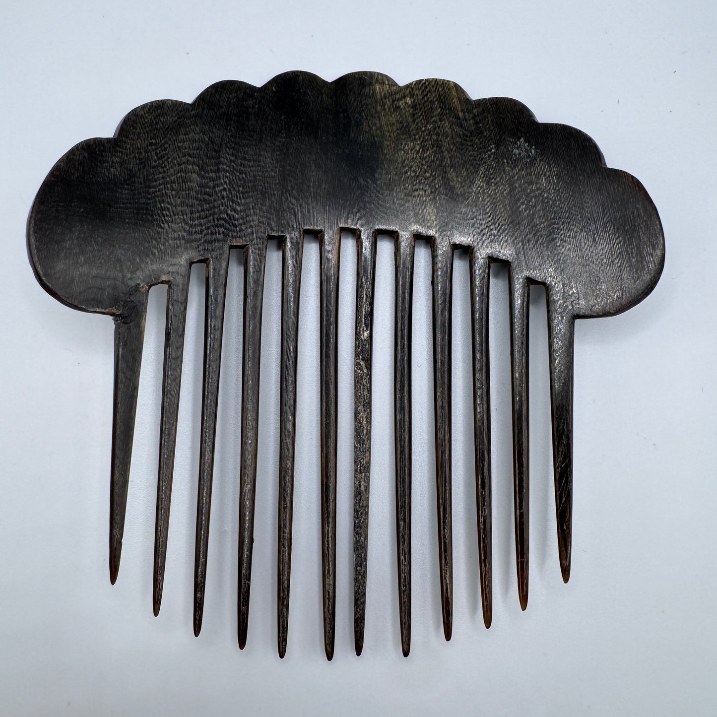 Peigne à cheveux art deco - corne sculptée