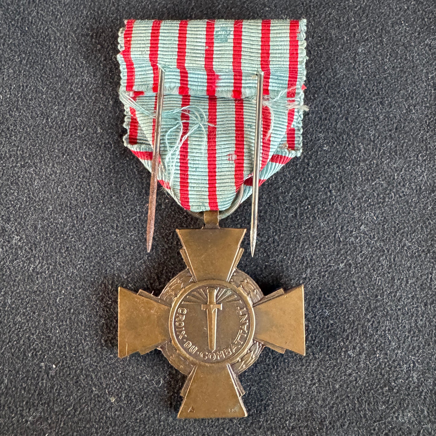 Médaille décoration militaire en bronze - « croix du combattant 14-18 »