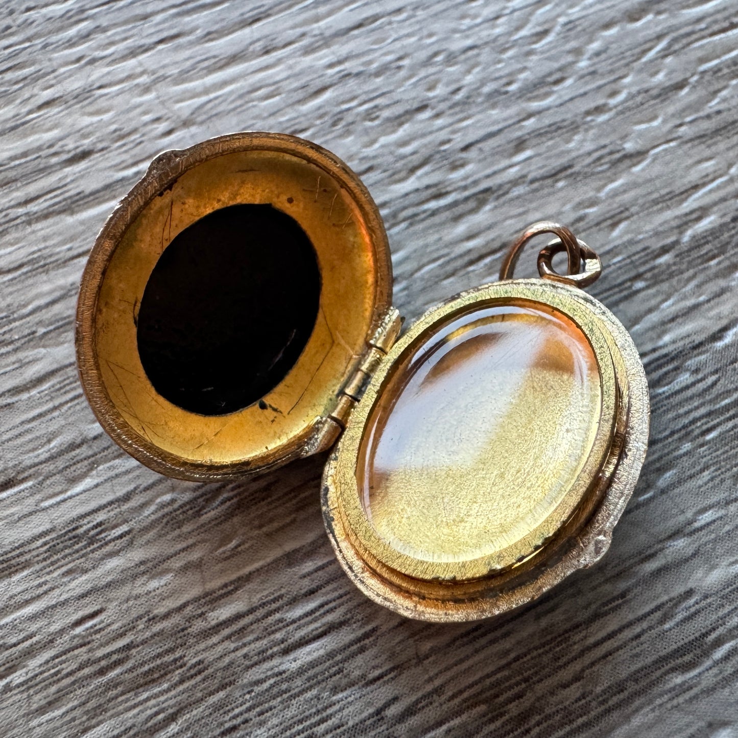 Pendentif ancien porte photo ou relique - plaqué or