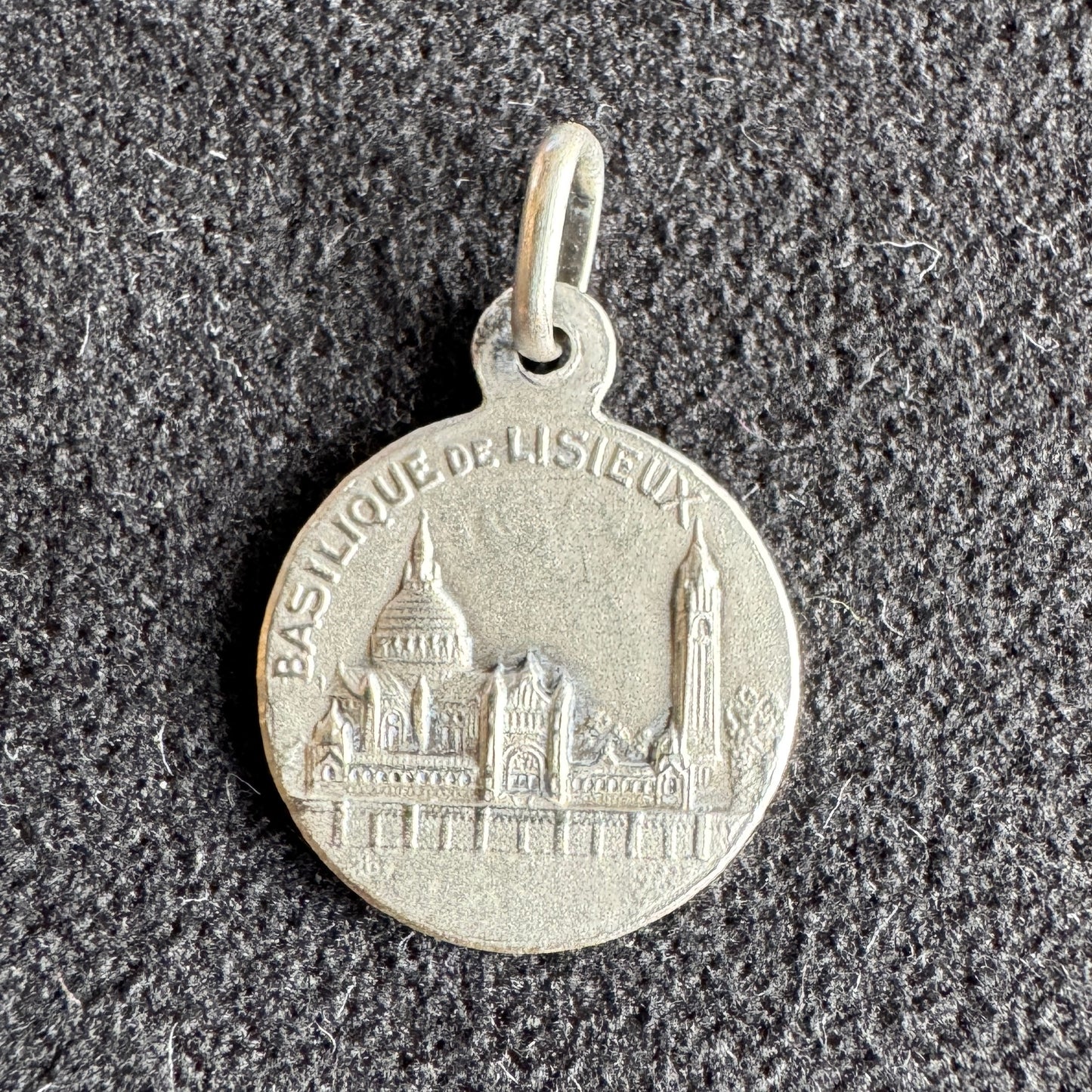 Médaille religieuse ancienne en argent « Sainte Thérèse »