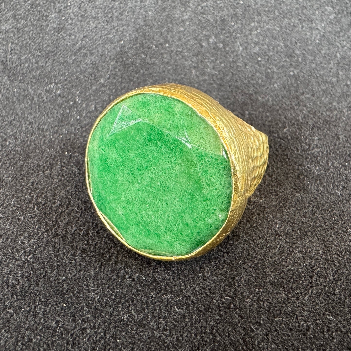 Bague style antique - bronze doré et cabochon en pierre taillée